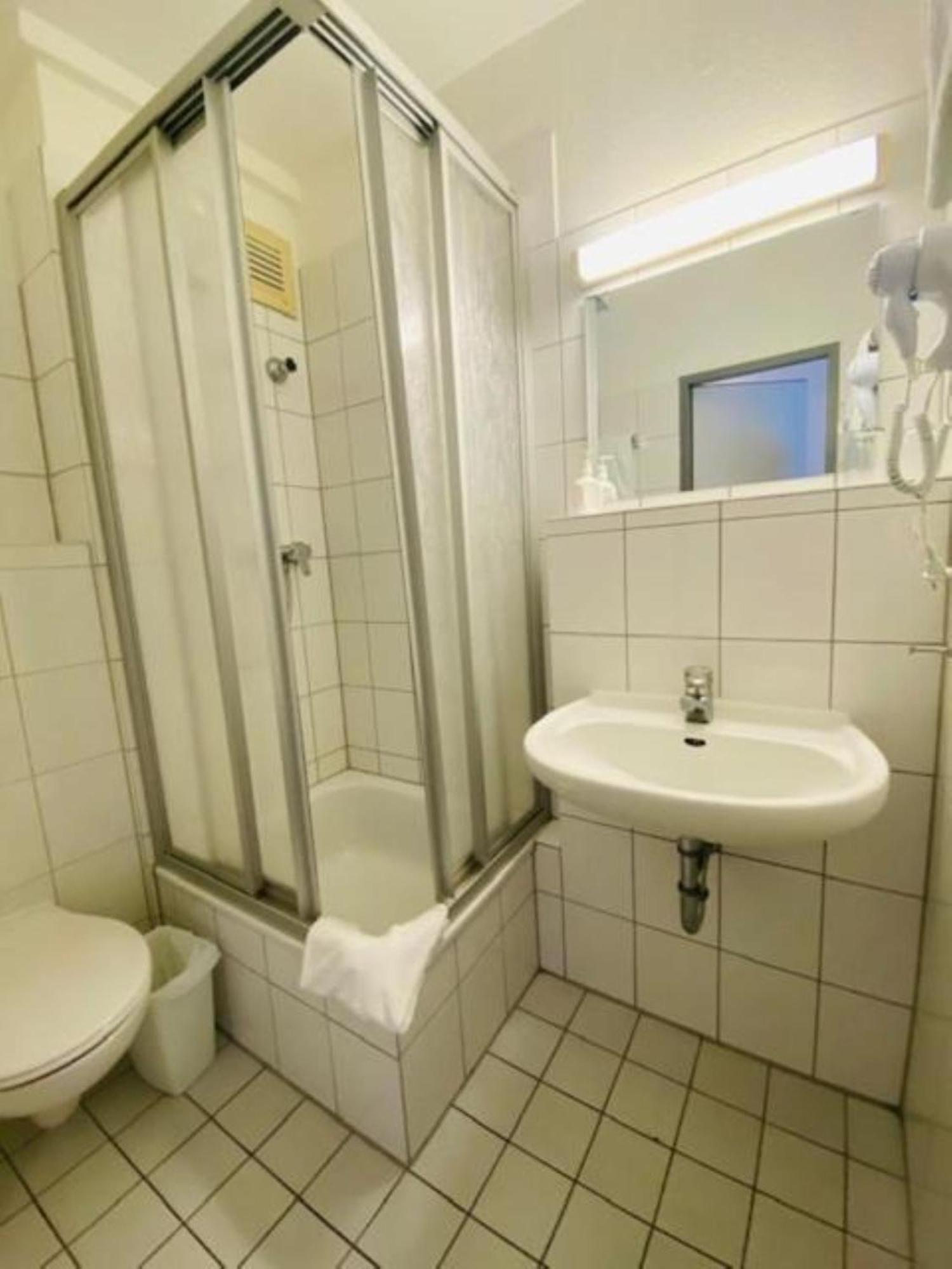 Standard Twin Room,1541453578:JPEG